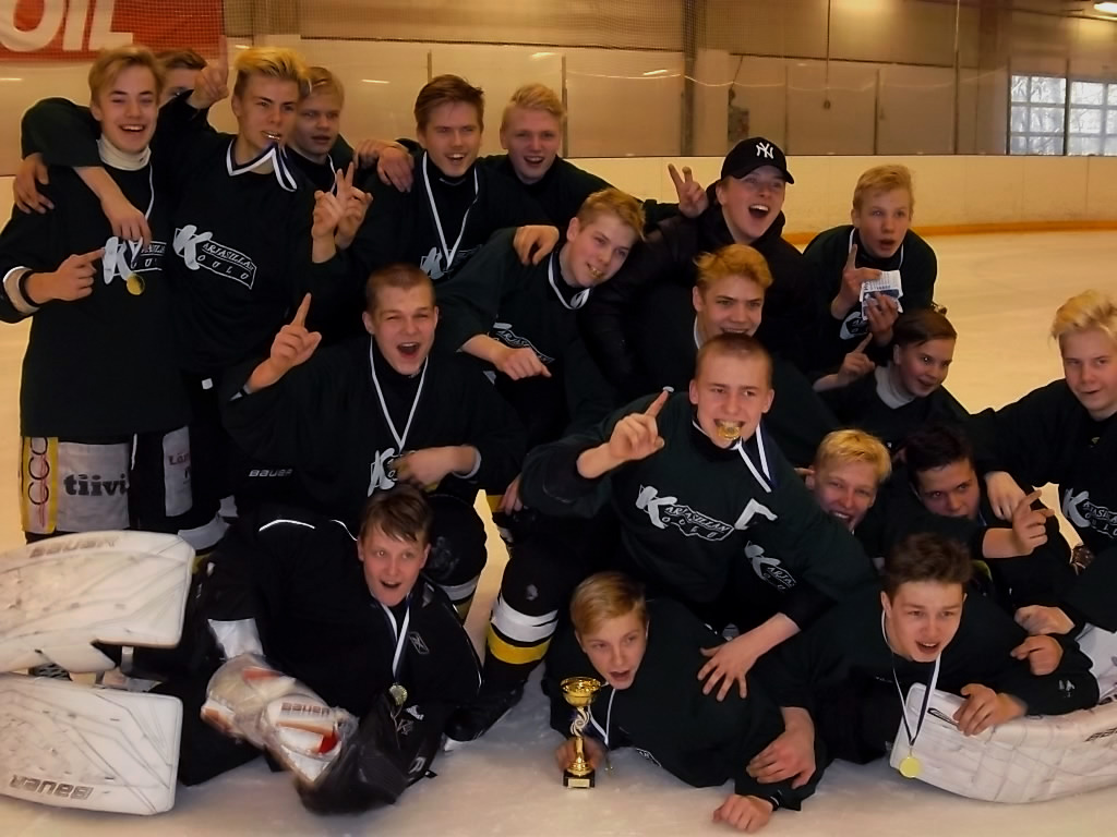 Lukiolaiset ja Yläastelaiset pelasivat koulukaukiksen SM-mitaleista
